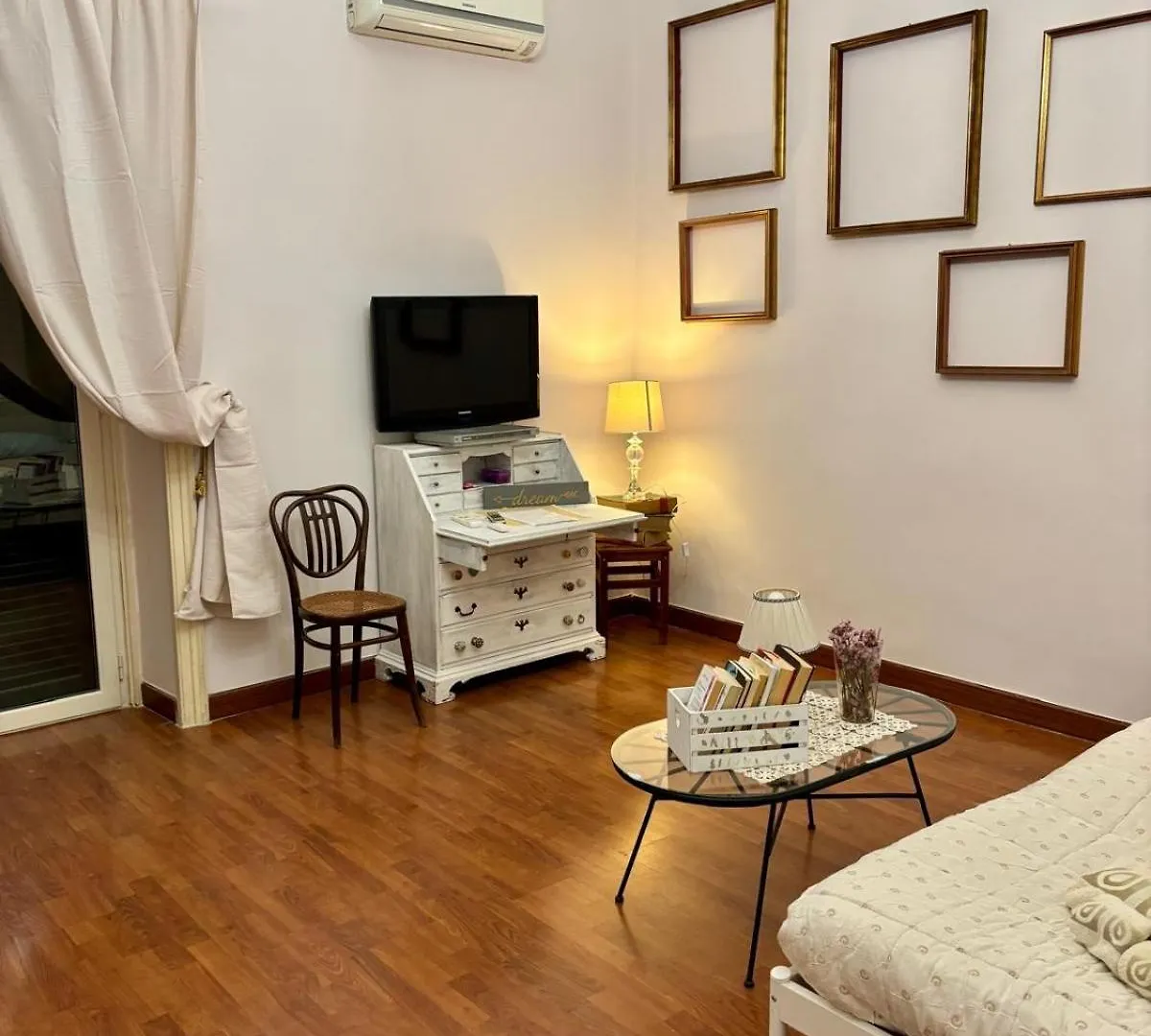 Apartment Domus Casa Vacanze Naples Italy